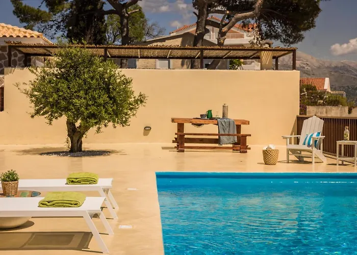 Akrolithos فيلة Kouvalata