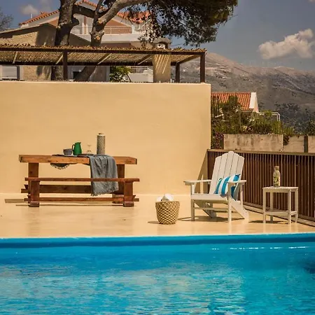 Akrolithos Βίλα Kouvalata