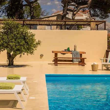 Akrolithos Vilă Kouvalata